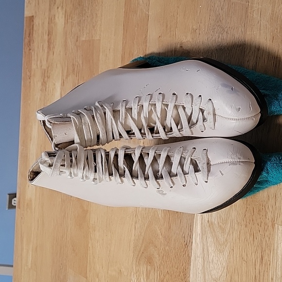 Vintage Jackson Ice Skates - Picture 2 of 12